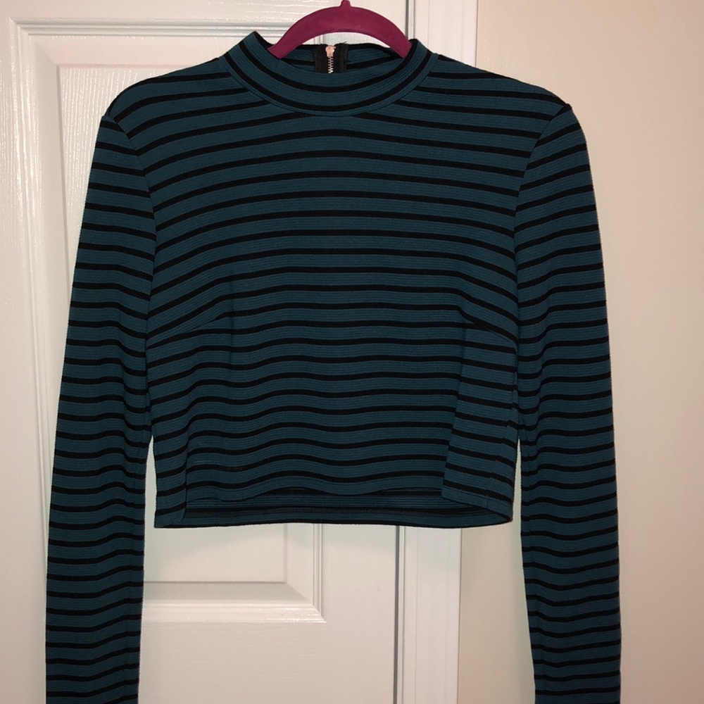 FOREVER 21 STRIPPED LONG SLEEVE SHIRT